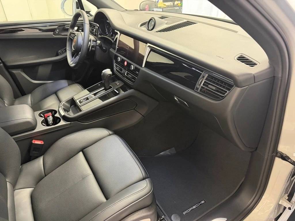 2026 Porsche Macan Base - Photo 23