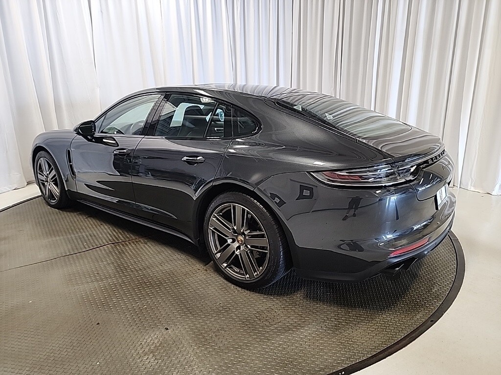 2023 Porsche Panamera 4 Platinum photo 3