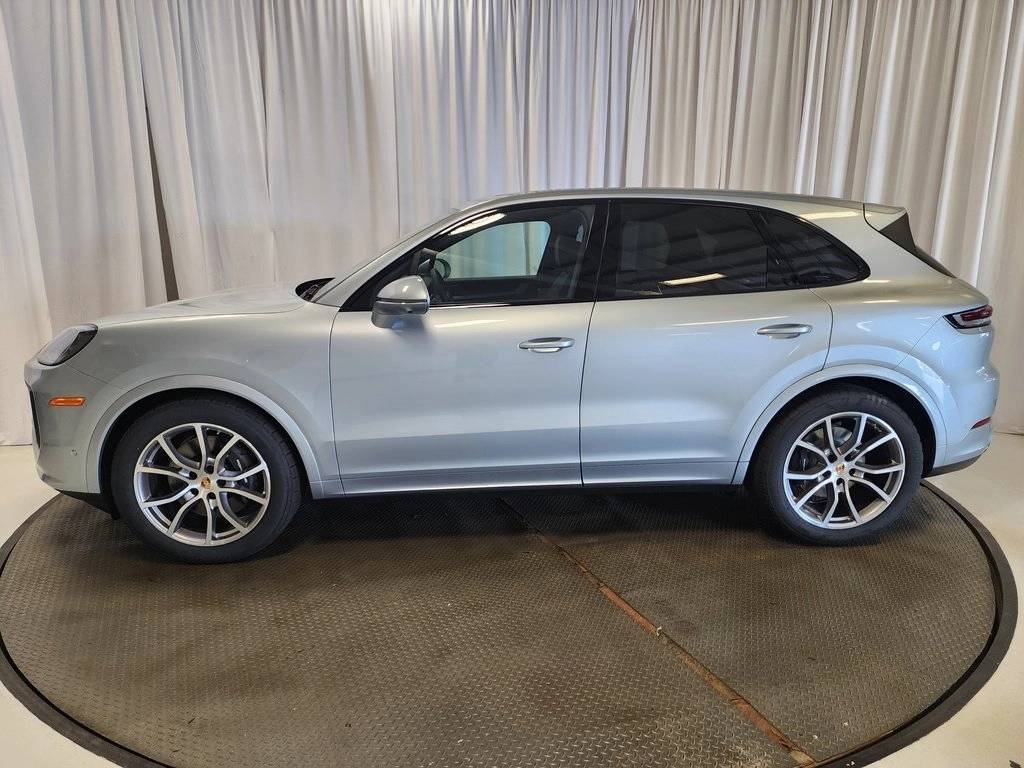 2025 Porsche Cayenne Base photo 2