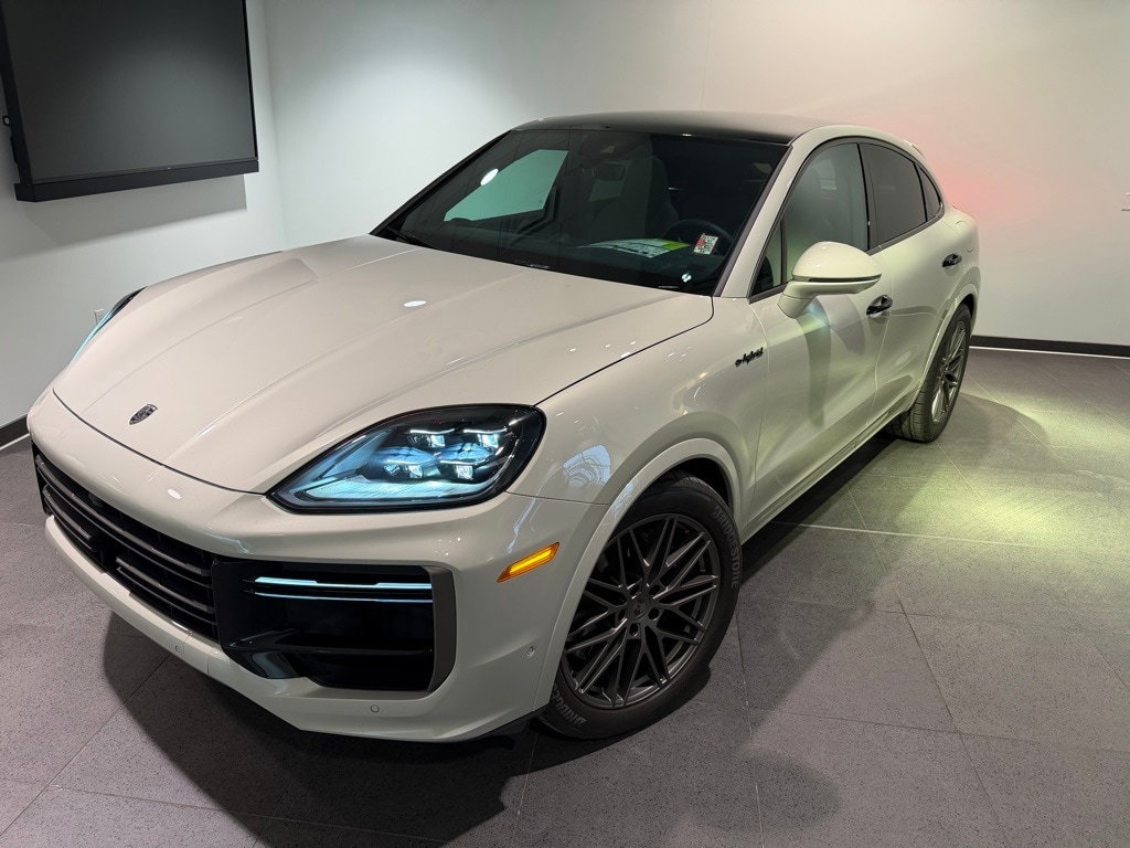 2025 Porsche Cayenne Coup Turbo E-Hybrid's photo