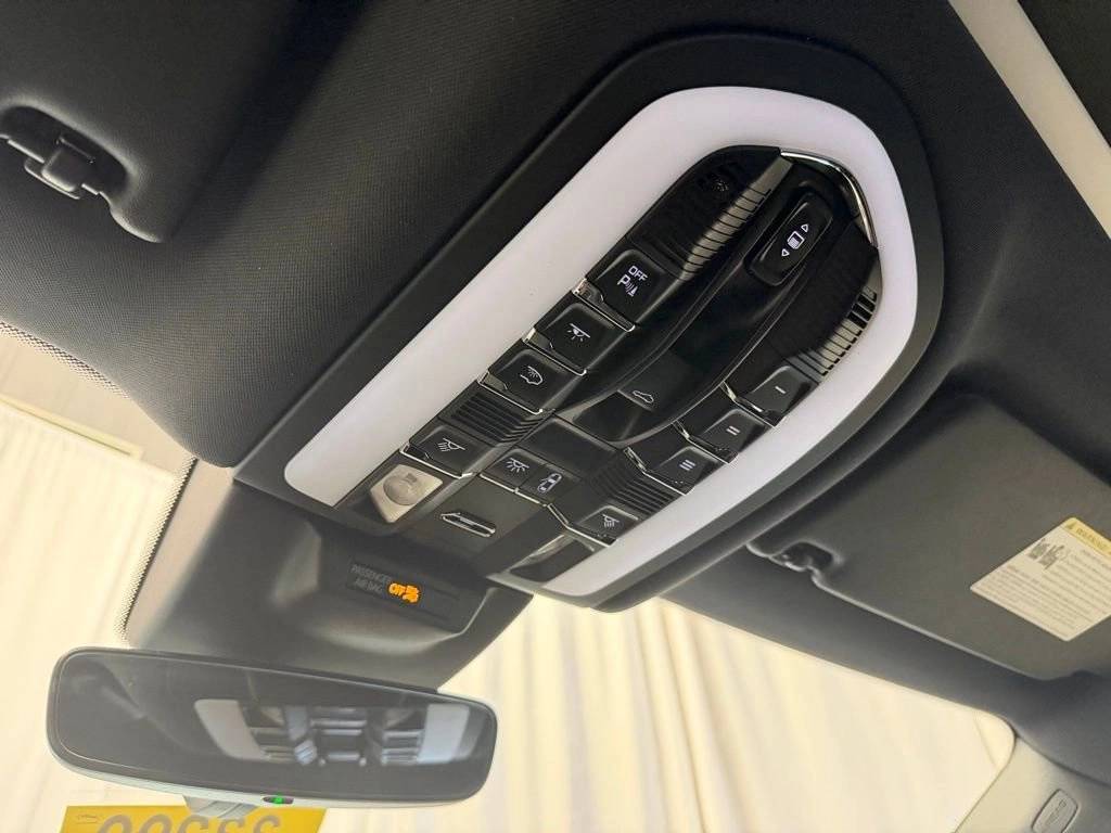 2026 Porsche Macan Base - Photo 21