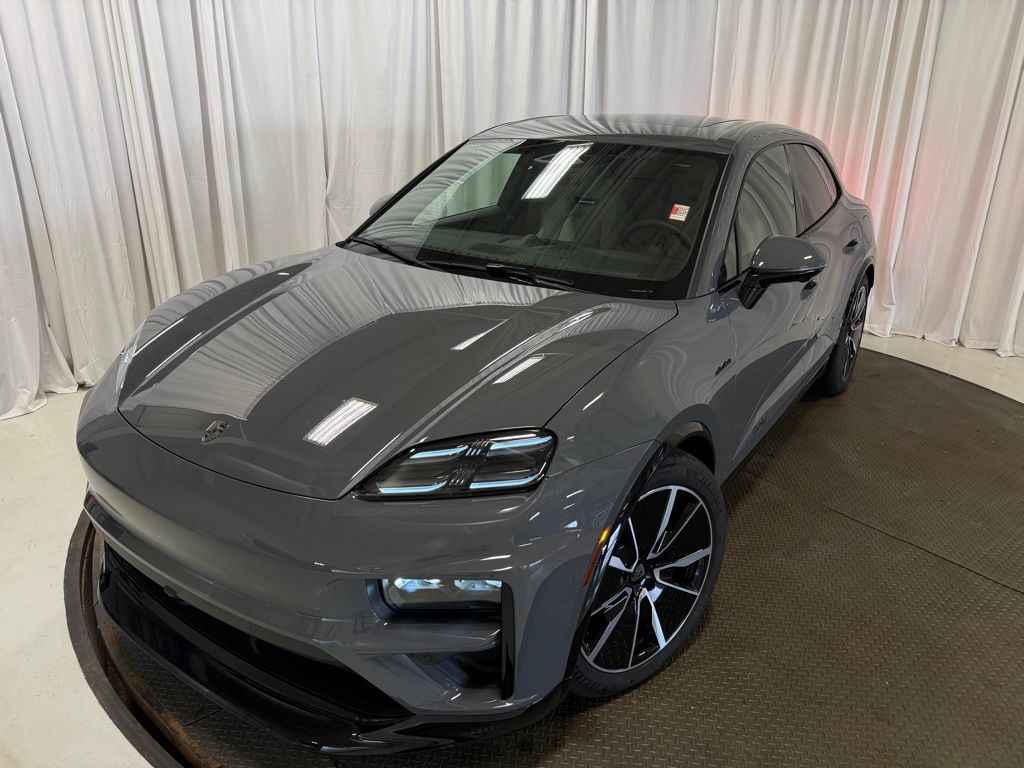 2025 Porsche Macan Macan Turbo Electric's photo