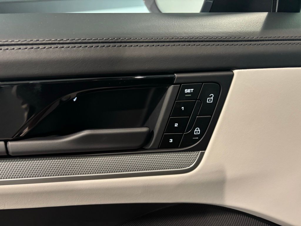 2025 Porsche Cayenne Base - Photo 8