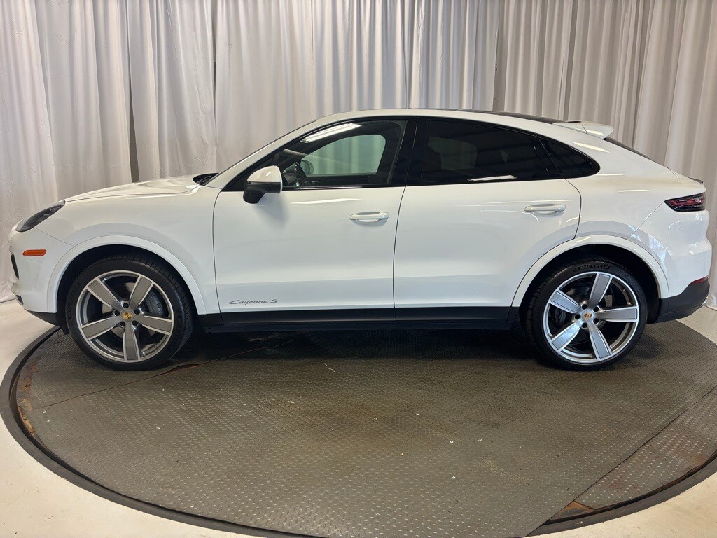 2023 Porsche Cayenne Coupe S photo 2