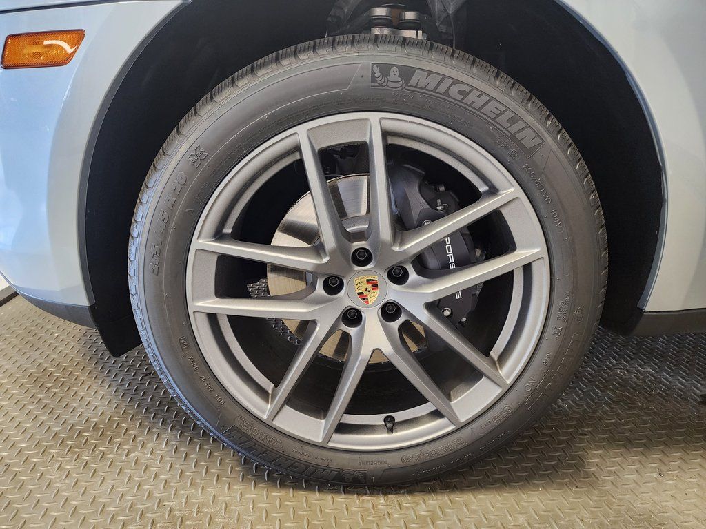 2025 Porsche Macan - Photo 25