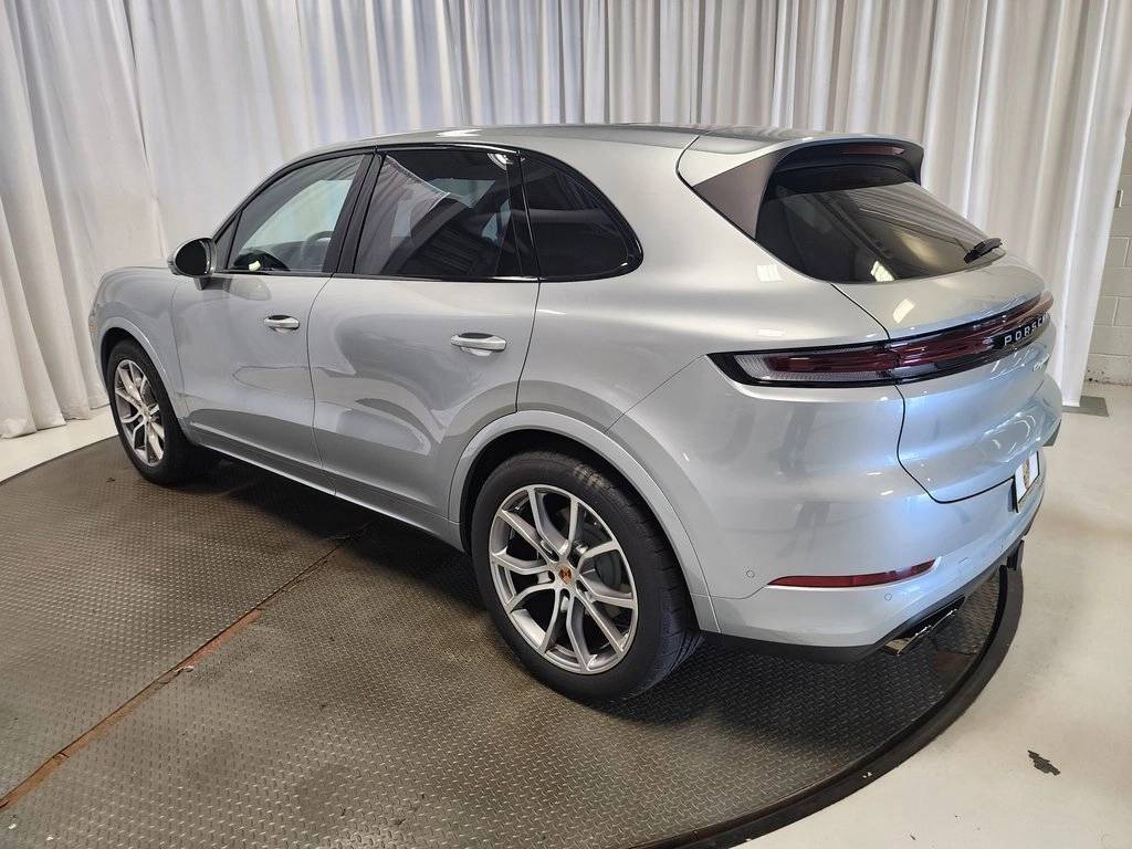 2025 Porsche Cayenne Base photo 3