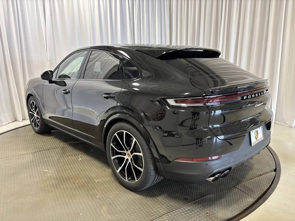2025 Porsche Cayenne Coupe Base photo 3