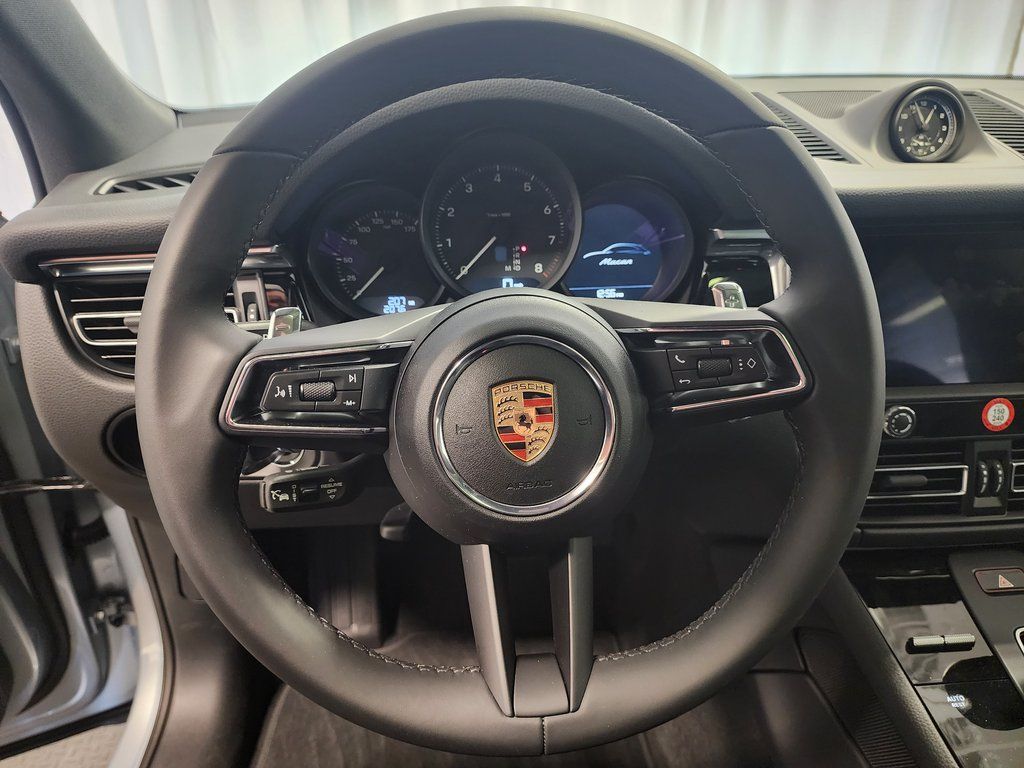 2025 Porsche Macan - Photo 13