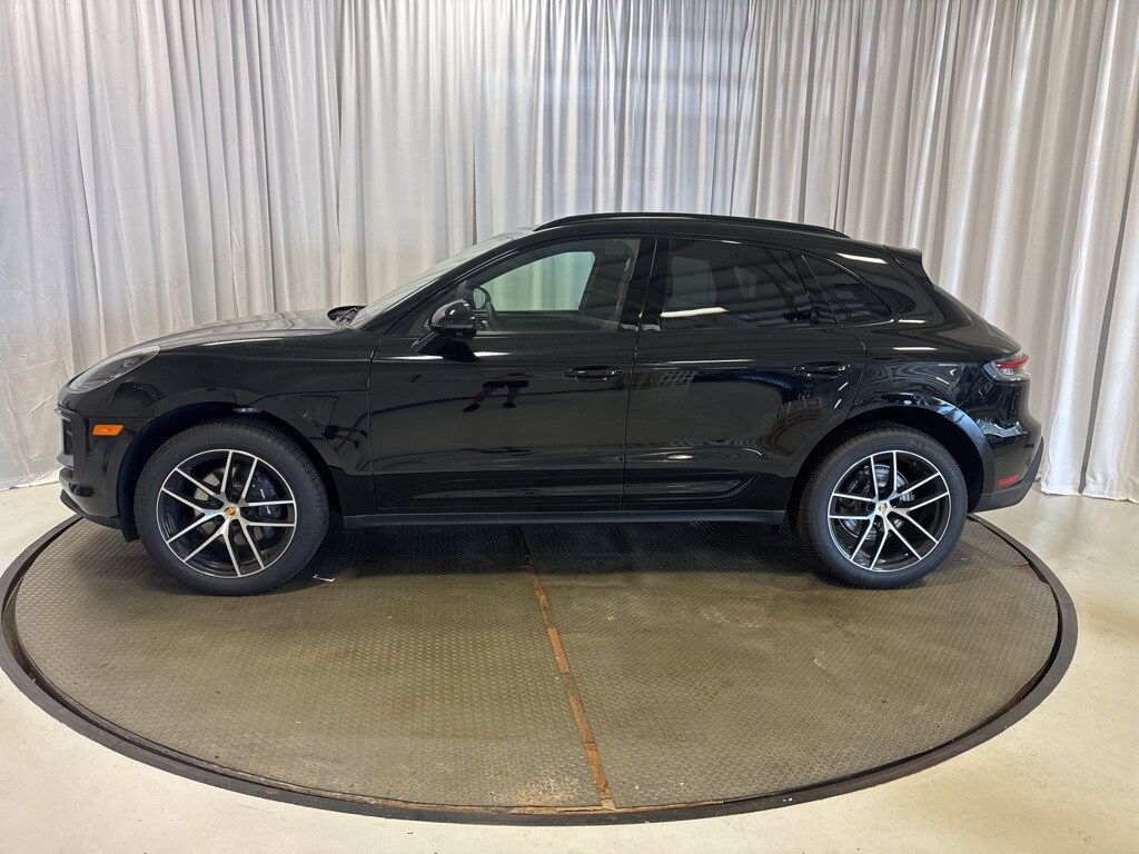 2025 Porsche Macan photo 2