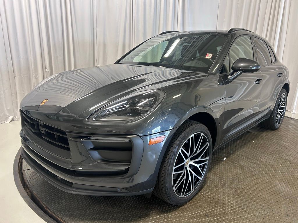 2023 Porsche Macan -'s photo