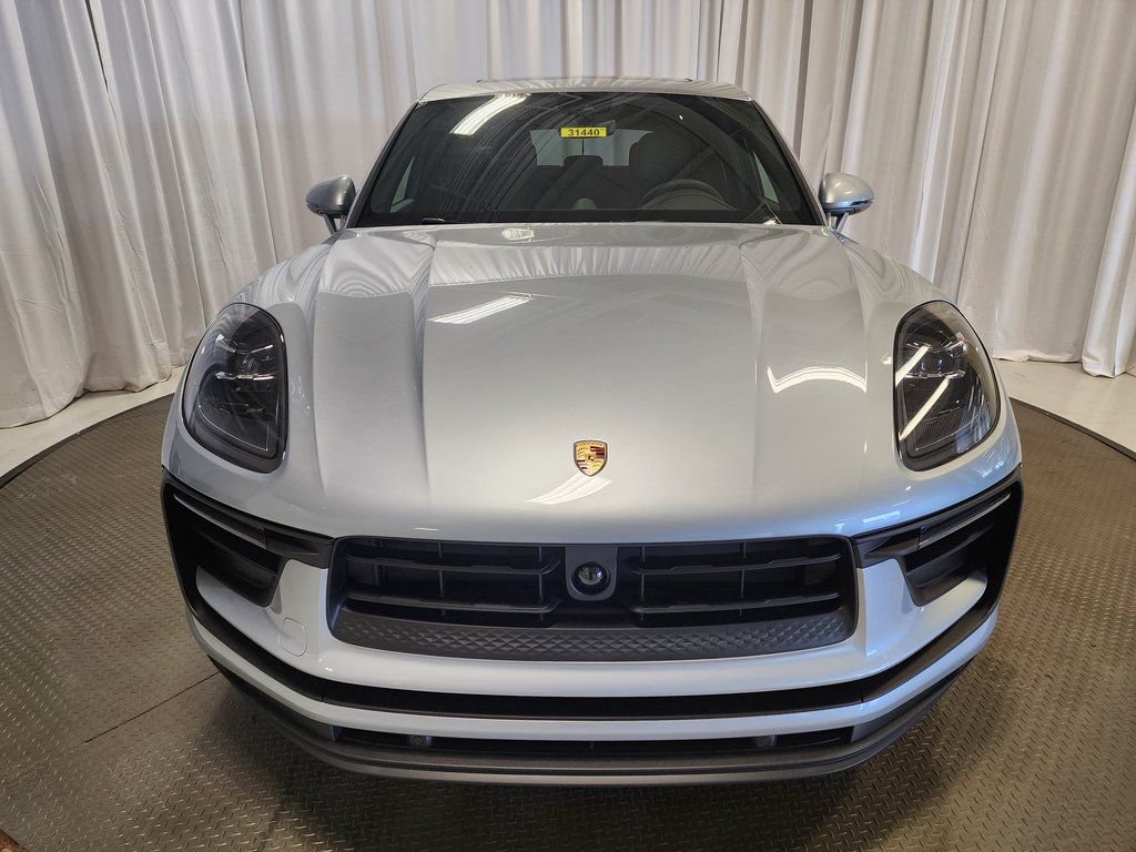 2025 Porsche Macan - Photo 30