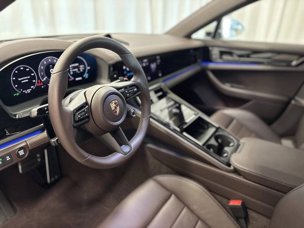 2025 Porsche Panamera 4 photo 4