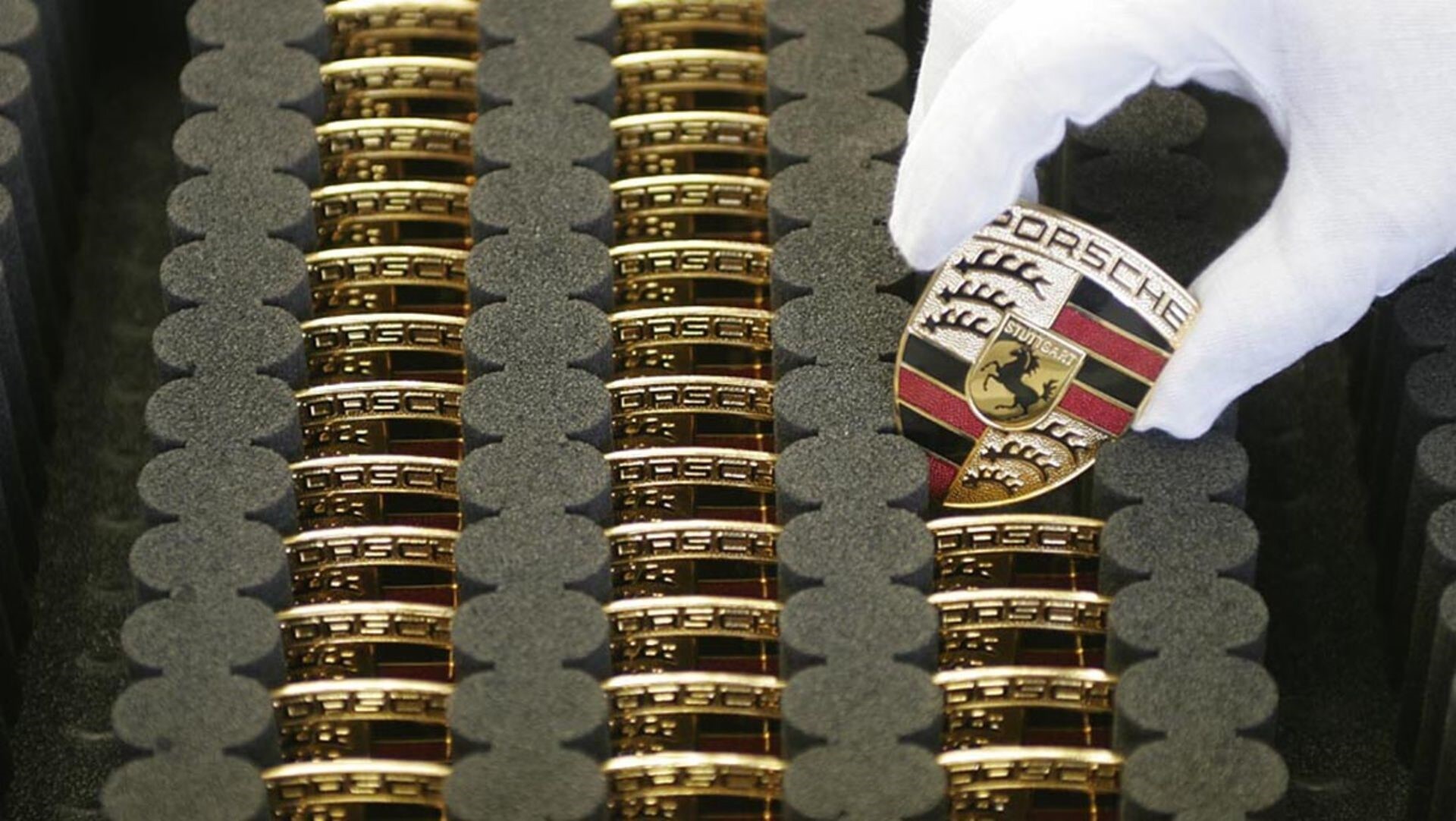 porsche crest.jpg