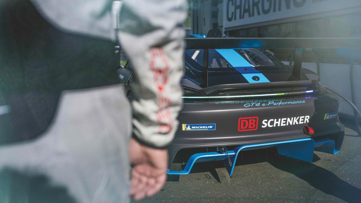 Porsche%20GT4.jpg