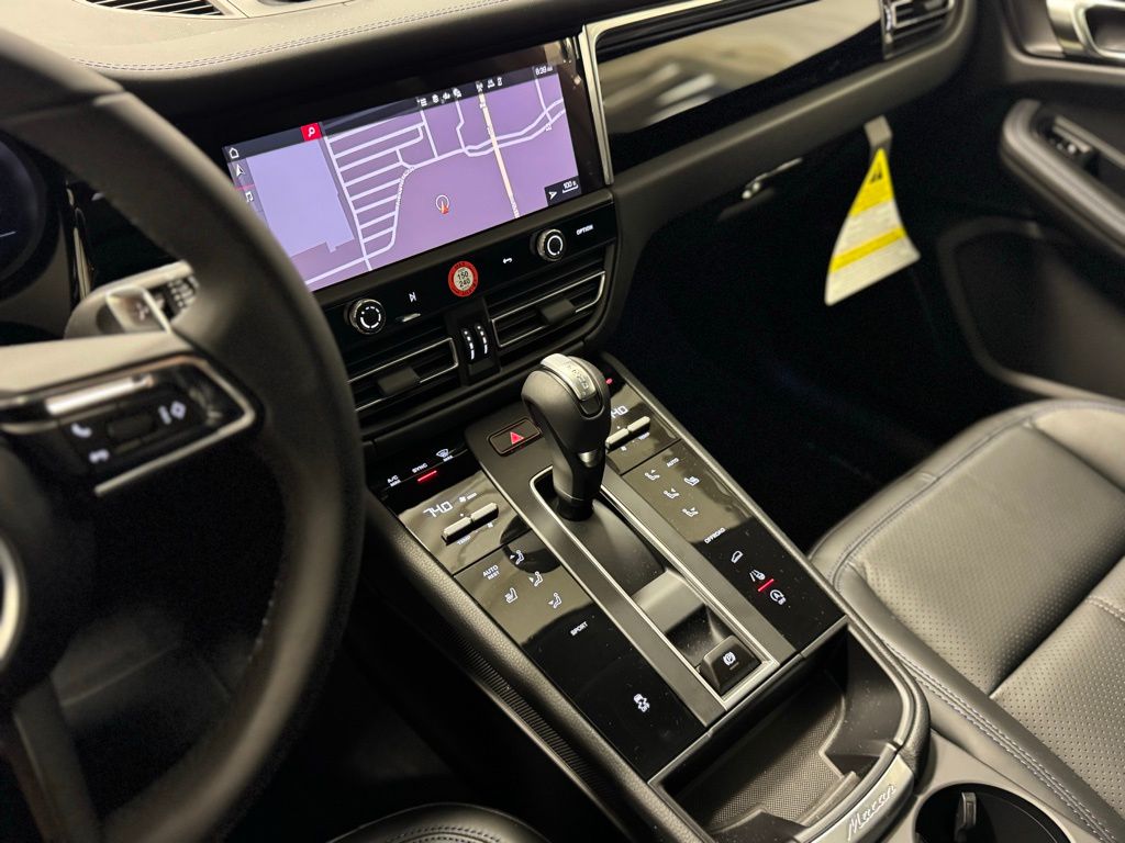 2026 Porsche Macan Base - Photo 19