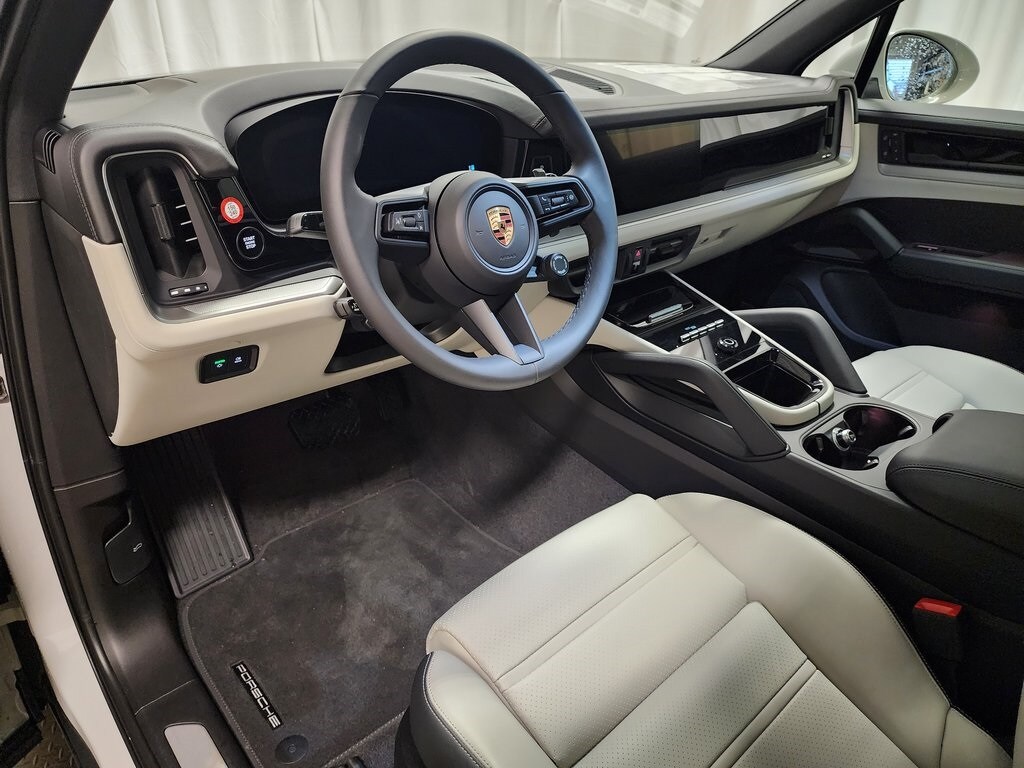 2025 Porsche Cayenne photo 4