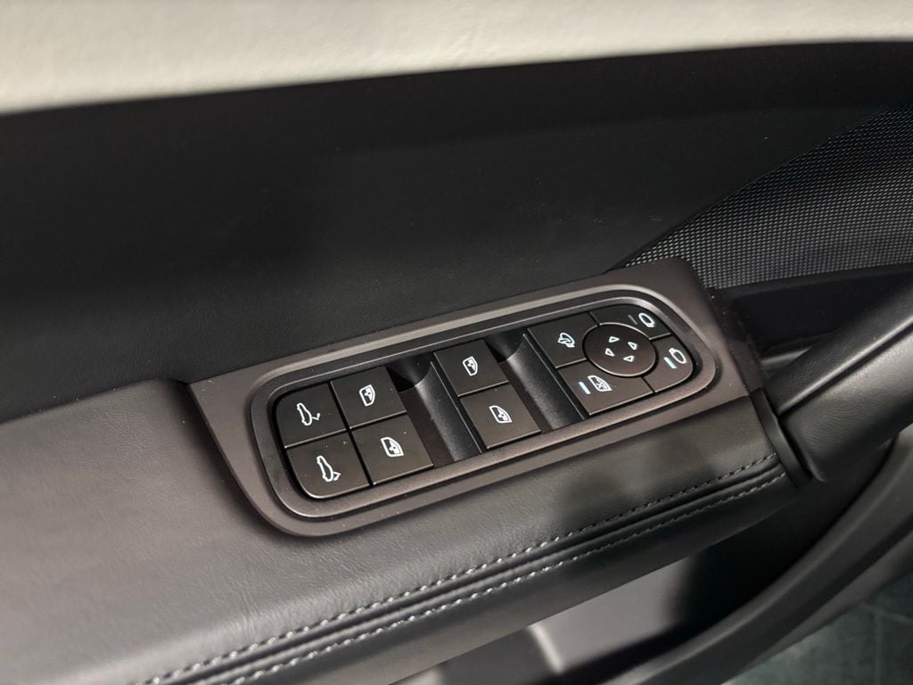 2025 Porsche Cayenne Base - Photo 9