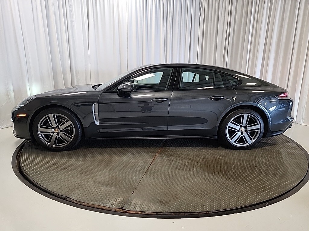2023 Porsche Panamera 4 Platinum photo 2