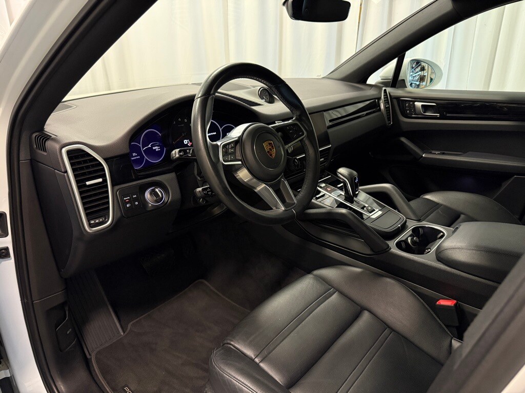 2022 Porsche Cayenne Coupe Base photo 4