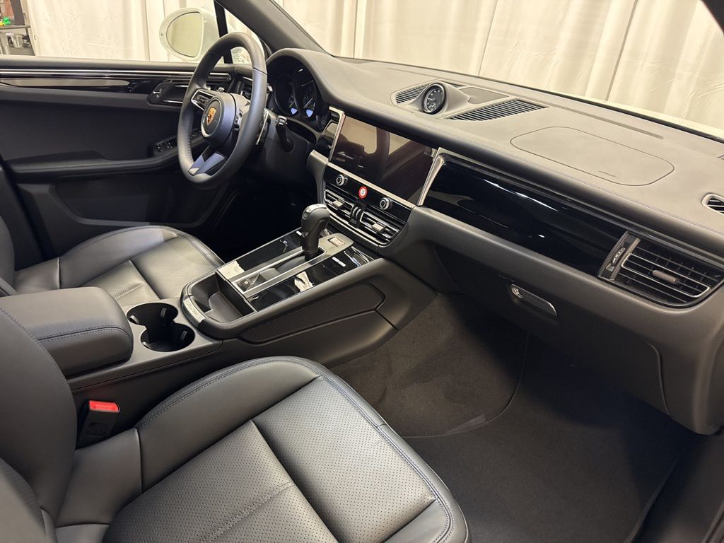 2026 Porsche Macan Base - Photo 30