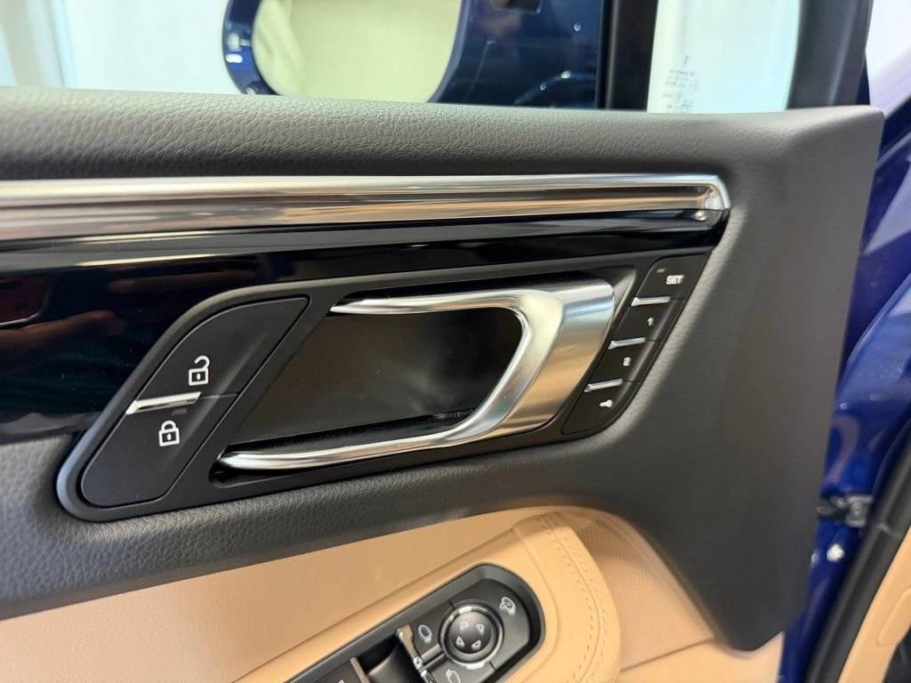 2026 Porsche Macan Base - Photo 9