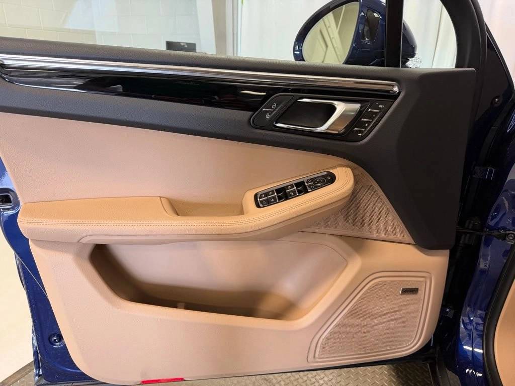 2026 Porsche Macan Base - Photo 8