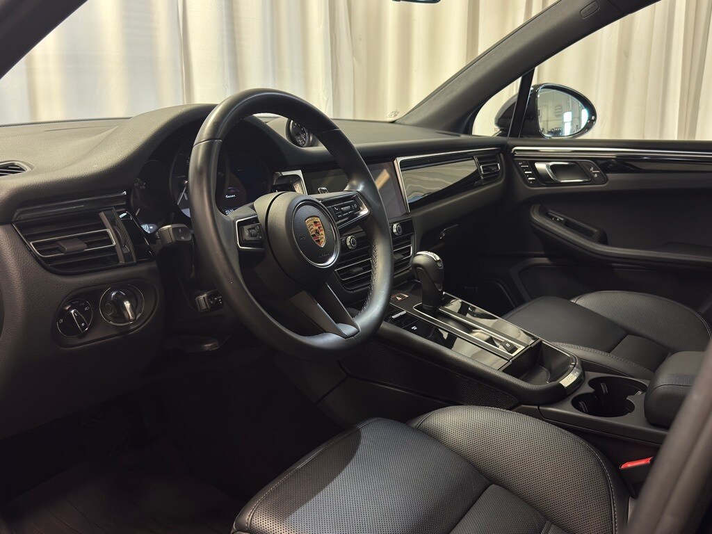2024 Porsche Macan Base photo 4