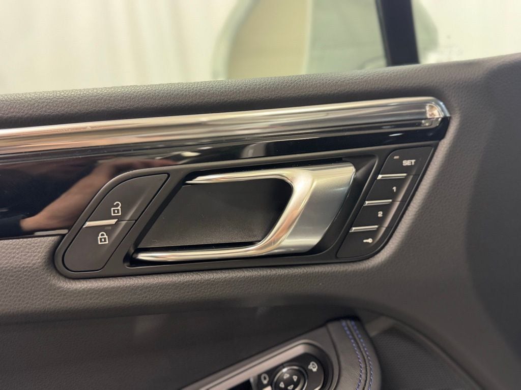 2026 Porsche Macan Base - Photo 9