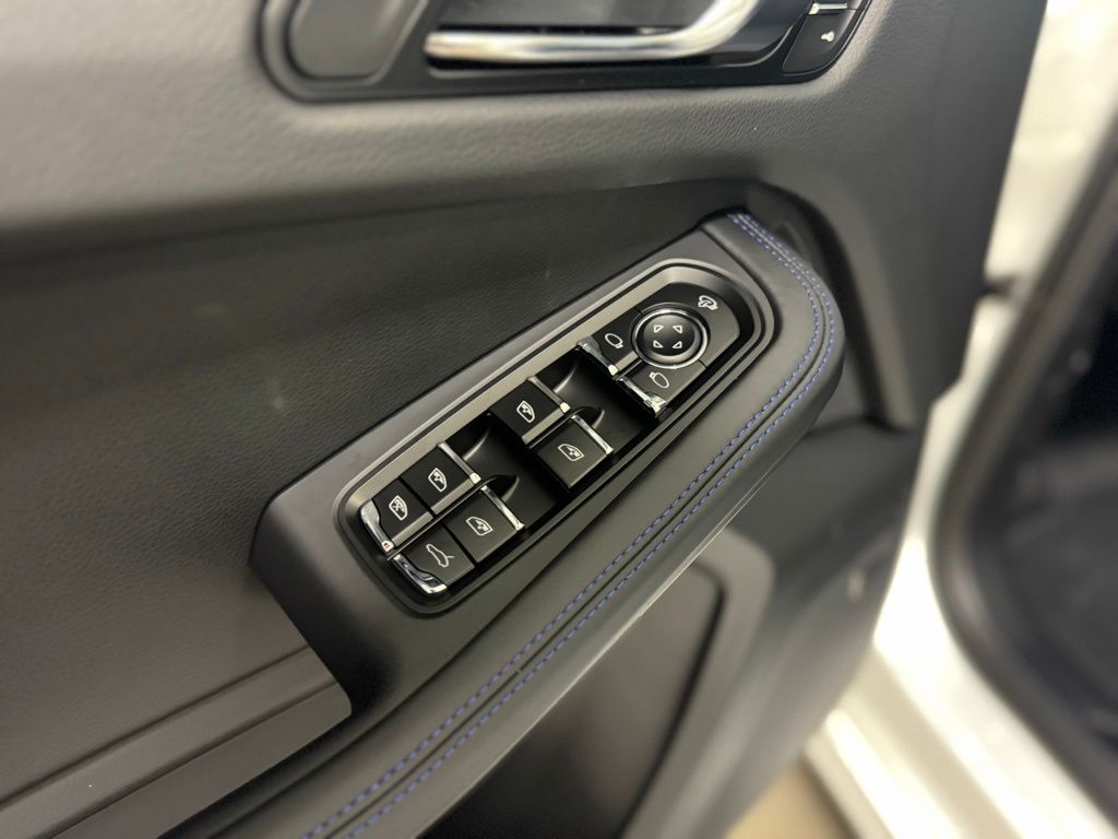 2026 Porsche Macan Base - Photo 8