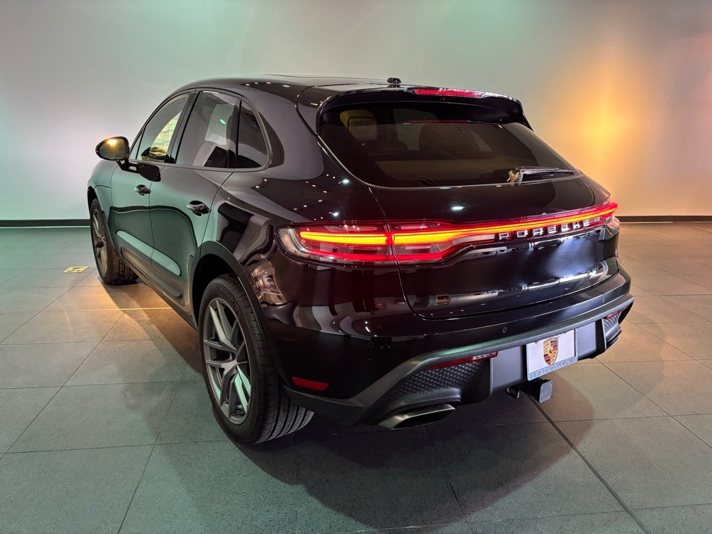 2022 Porsche Macan Base photo 3