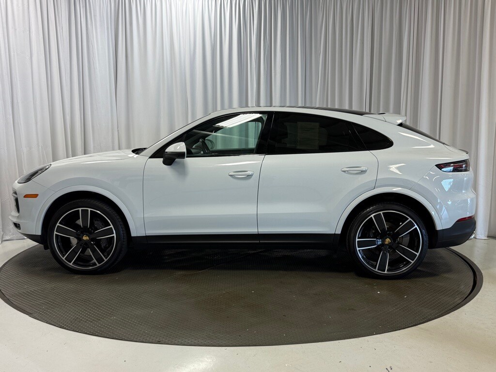 2022 Porsche Cayenne Coupe Base photo 2