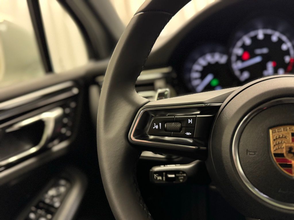 2026 Porsche Macan Base - Photo 15