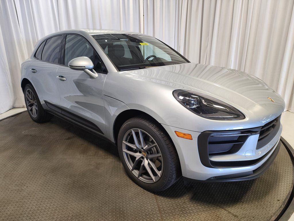 2025 Porsche Macan - Photo 29