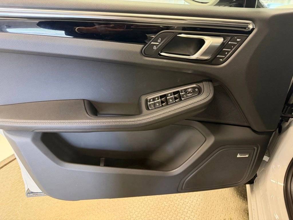 2026 Porsche Macan Base - Photo 6