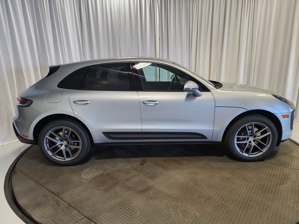 2025 Porsche Macan - Photo 28