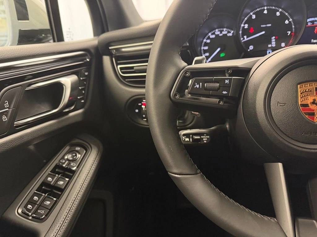 2026 Porsche Macan Base - Photo 12