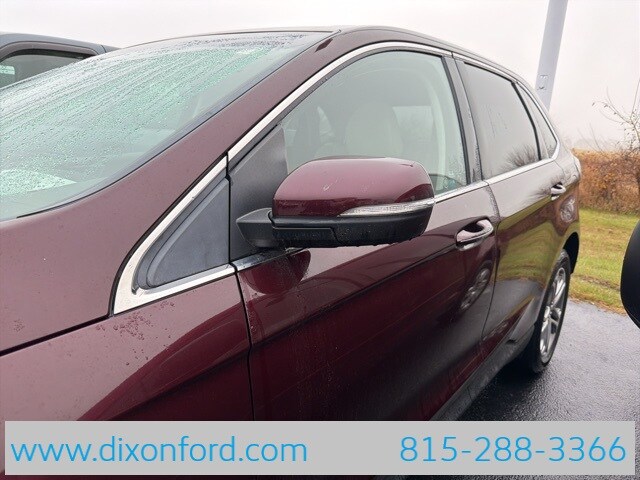 2017 Ford Edge Titanium photo 2