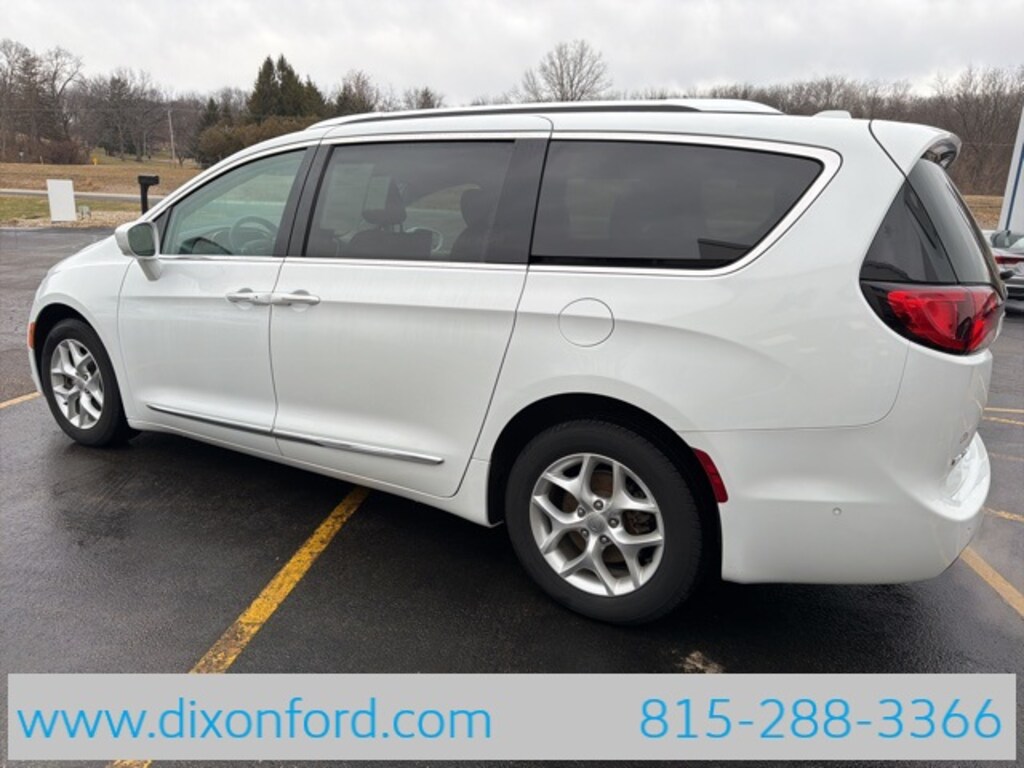 Used 2017 Chrysler Pacifica Touring L Plus Minivan/Van