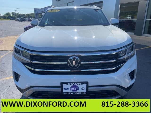 Used 2023 Volkswagen Atlas Cross Sport SE w/Tech with VIN 1V2HE2CA7PC220974 for sale in Dixon, IL