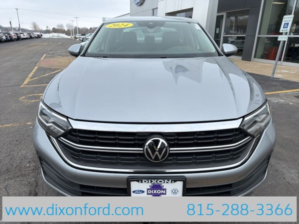 Used 2024 Volkswagen Jetta 1.5T SE Sedan