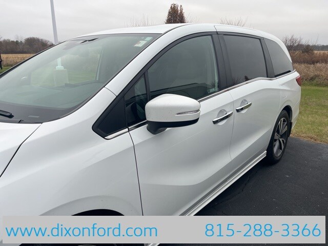 2022 Honda Odyssey Touring photo 2