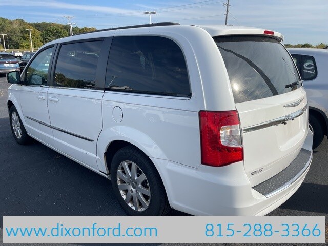 2016 Chrysler Town & Country Touring photo 3