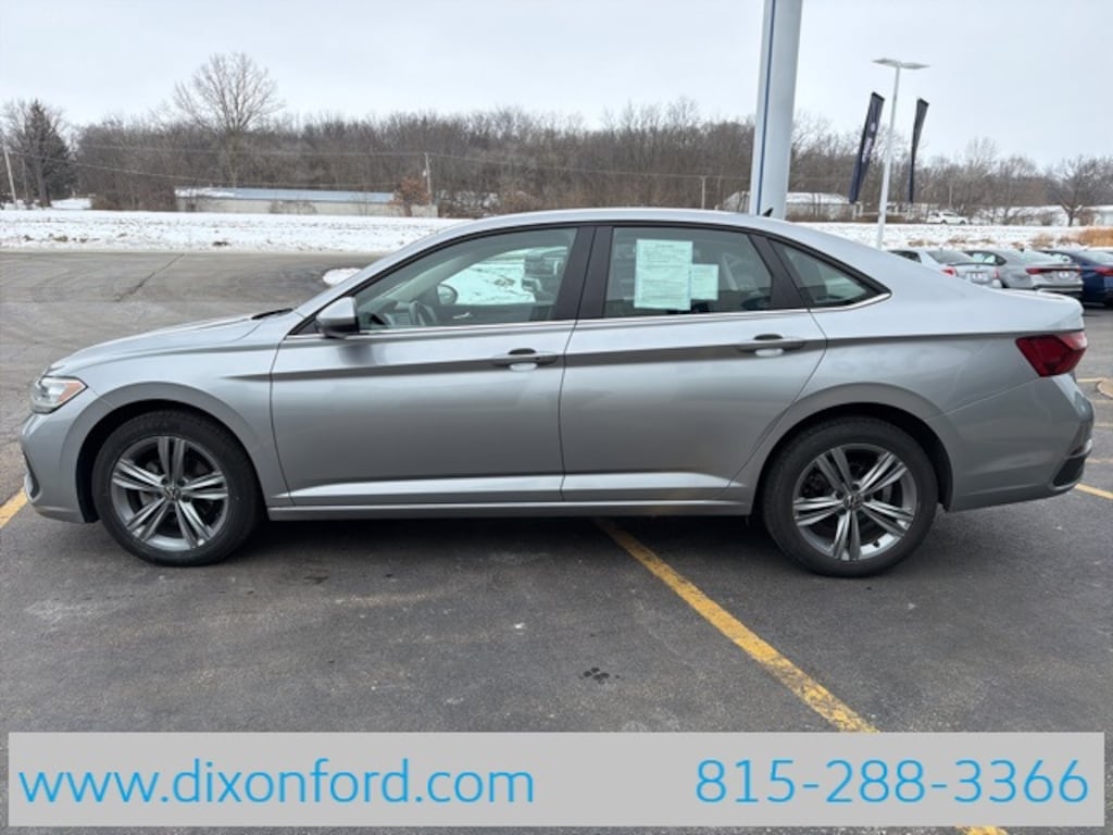 Used 2024 Volkswagen Jetta 1.5T SE Sedan