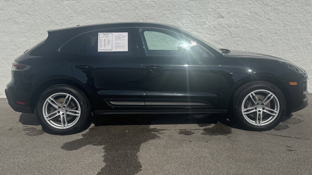 2024 Porsche Macan T photo 2