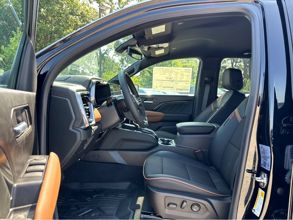 2026 GMC Canyon AT4 - Photo 8