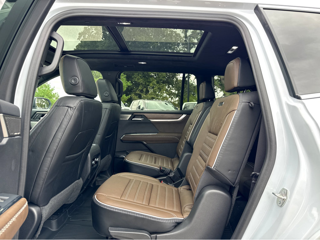 2027 GMC Acadia Denali Ultimate - Photo 8