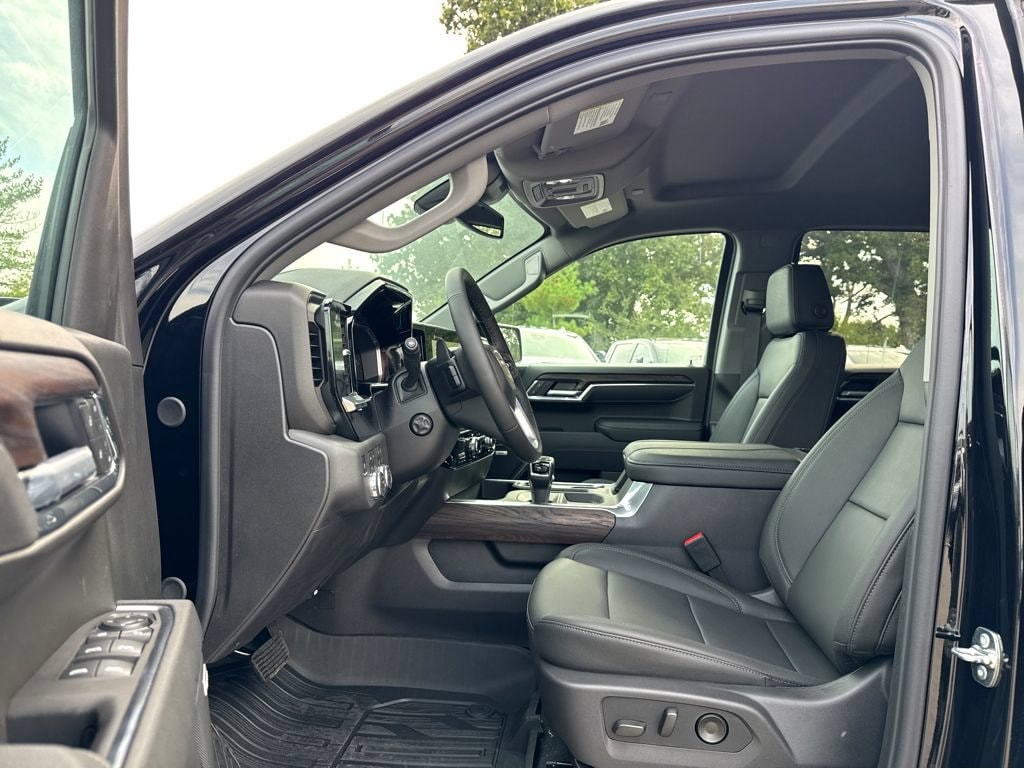 2026 GMC Sierra 1500 SLT - Photo 8