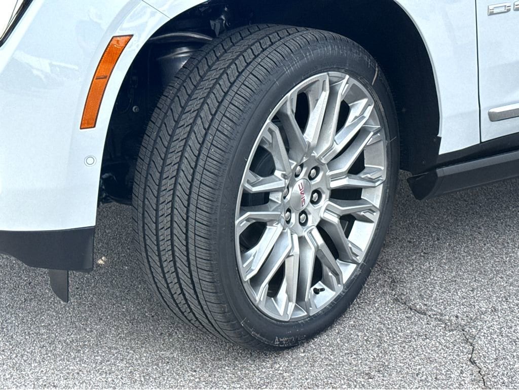 2026 GMC Yukon Denali - Photo 26
