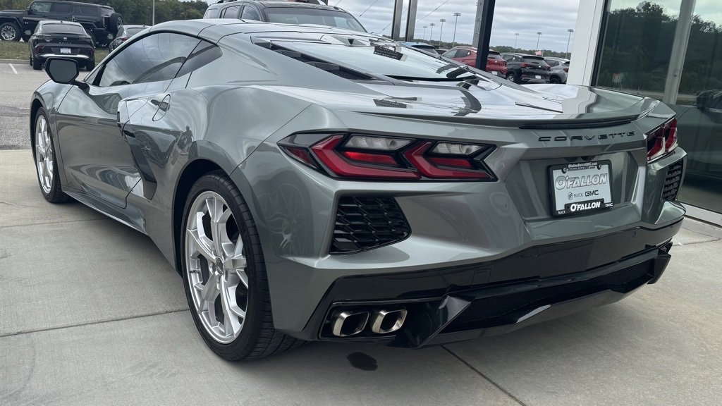 2023 Chevrolet Corvette Stingray 2LT photo 2
