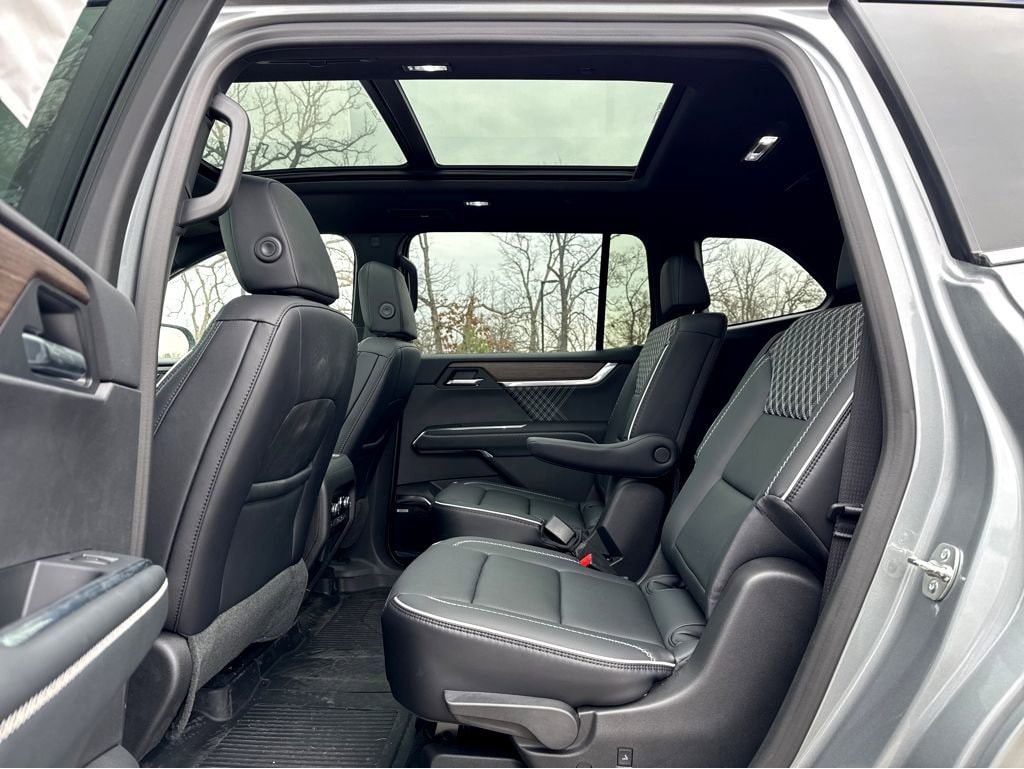 2026 GMC Acadia Denali - Photo 8